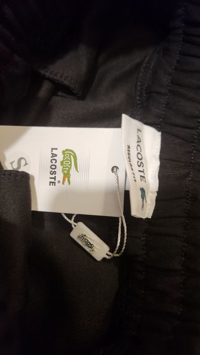 Vand pantaloni lacoste noi cu eticheta