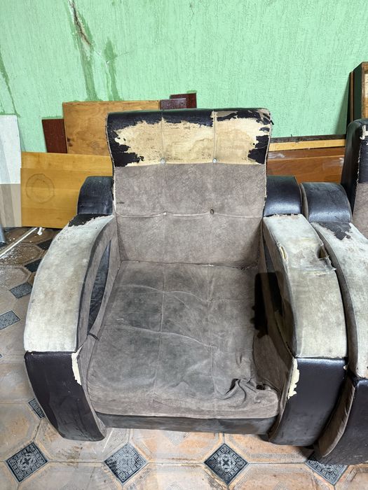 2 маленьких и 1 большой диван