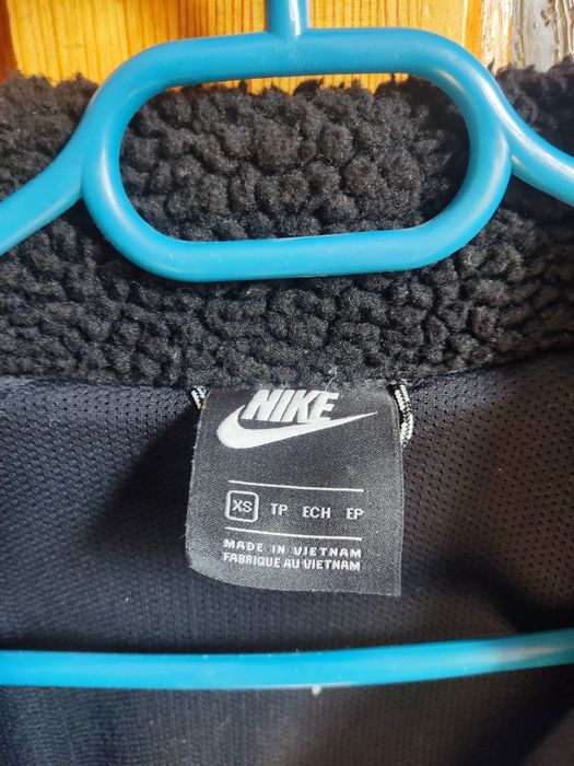 Продам подростковую куртку Nike