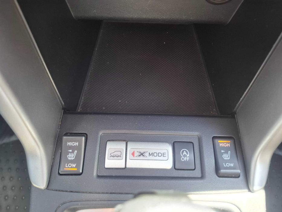 Продавам Subaru Forester 2,0 150 2013 г., газ, в отлично състояние.