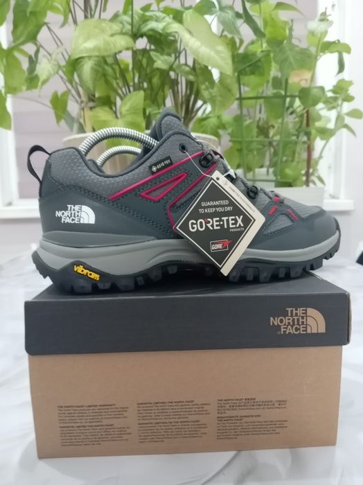 Кроссовки от The north face