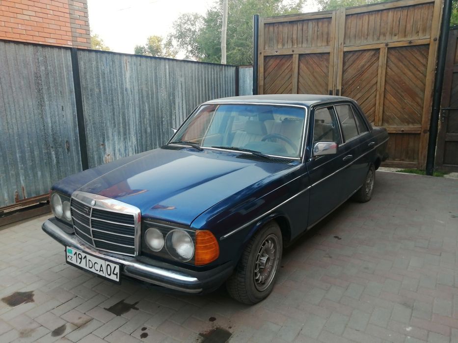 Мерседес 123 седан