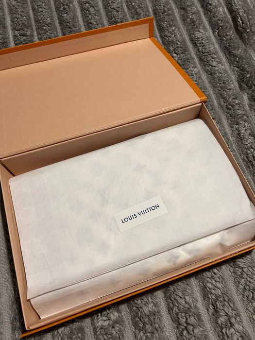 Vand tricou Louis Vuitton