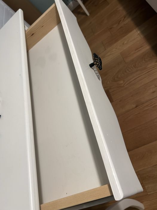 Дървена тоалетка бяла