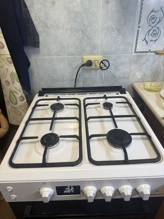 Продаю газовую плиту