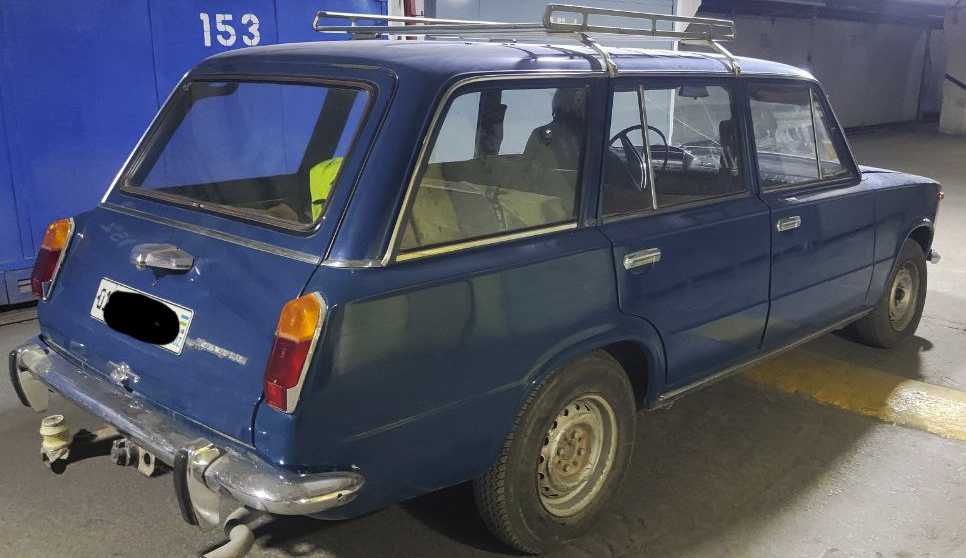 Антикварная ВАЗ-2102 фургон + прицеп