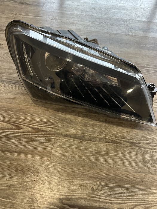 Фар за Skoda Superb