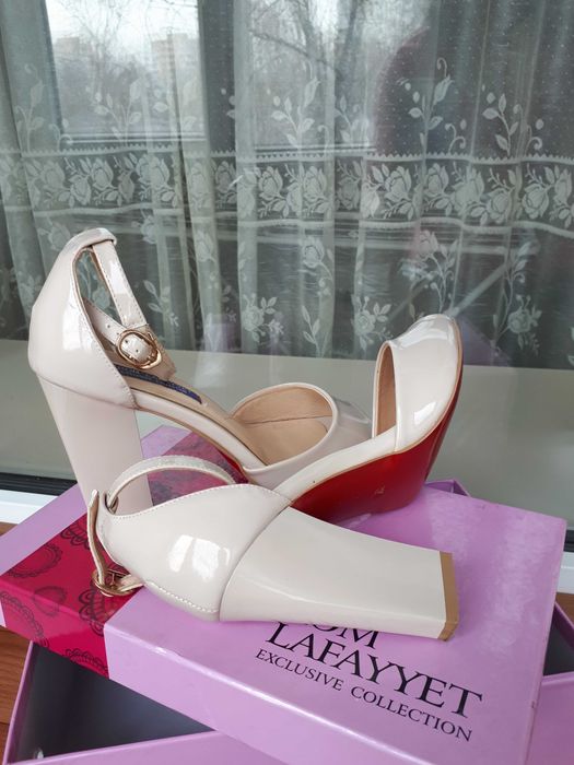 Босоножки женские