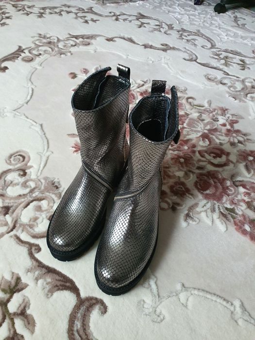 Ghete brand italian,argintii, piele naturala stampata si piele snake;