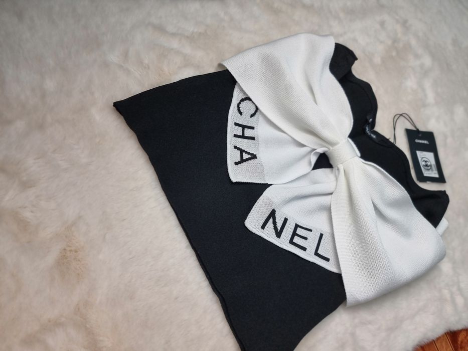 Top elegant alb-negru cu fundă statement, nou cu etichetă