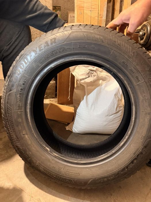Всесезонни гуми GOODYEAR 195/65/15. ДОТ 23 г