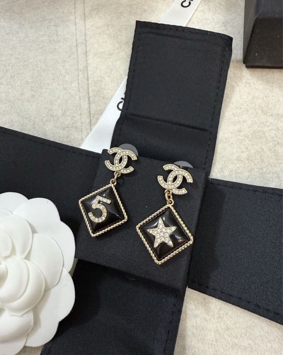 Серьги и брошь шанель с упаковкой