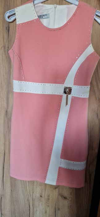 Продам платье на 6-7 лет