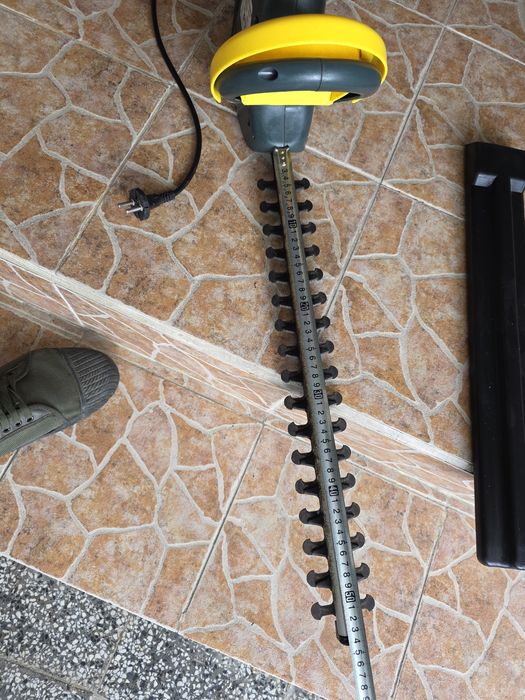 Тример за оформяне на храсти