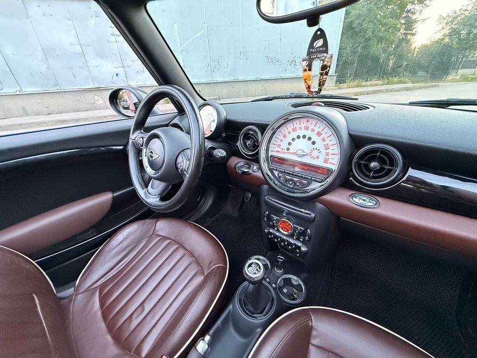 MINI Cooper Cabrio 1.6 Benzină – 2011 – Piele – Decapotabilă – Aspect deosebit