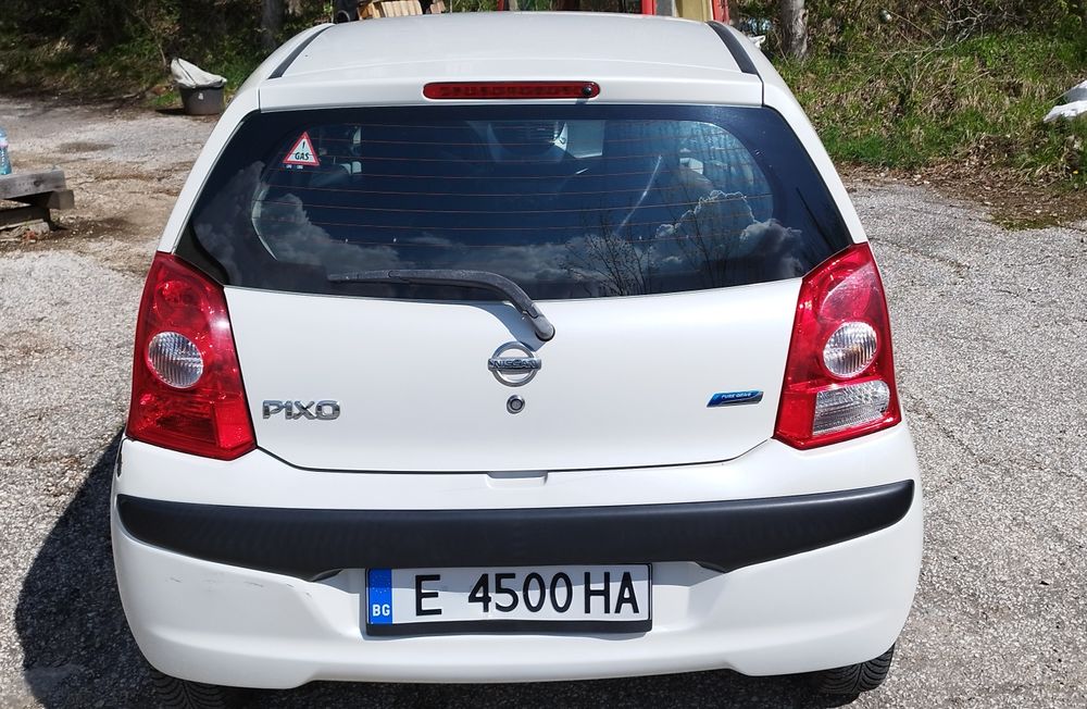 Продавам Nisam Pixo 2011