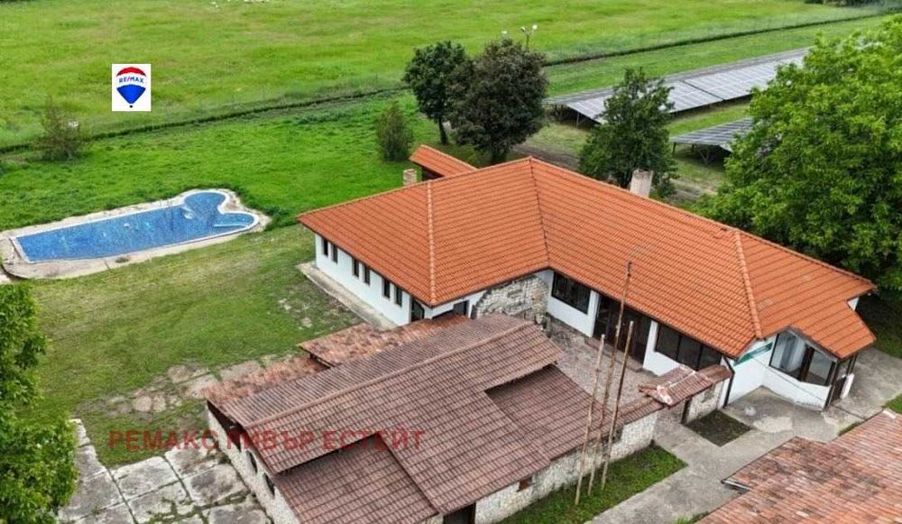 Фотоволтаична централа + ресторант с басейн и лятна градина