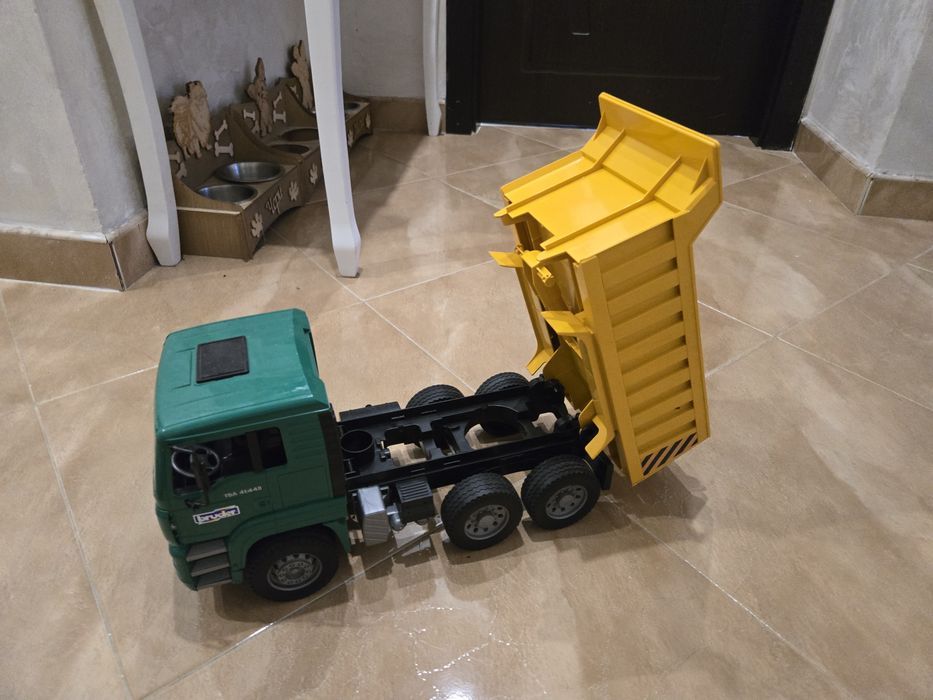Самосвал Bruder MAN 1:16