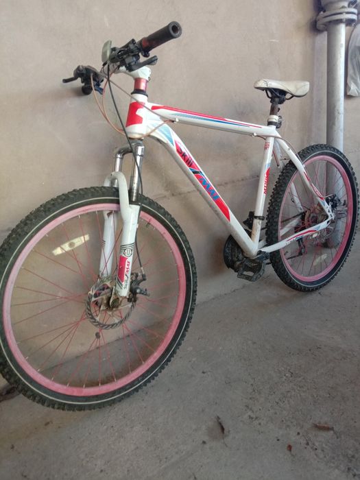 Велосипед сотилади холаты жуда йахшы коп хайдалмаган
