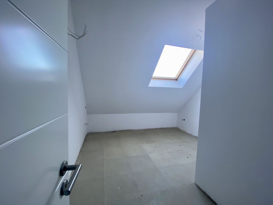 Продава се Четиристаен апартамент в Разлог - 110 кв.м за 863 €/кв.м - Снимка #4