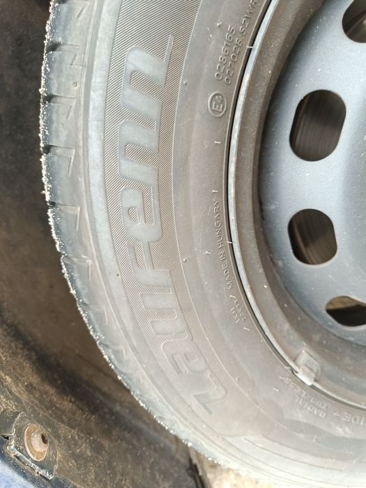 Vând geante de tabla pe 15 pt Ford focus cu tot cu cauciucuri de vară