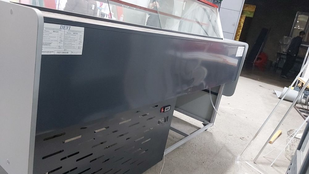 Новые фирменные витринные холодильники DEVI.
