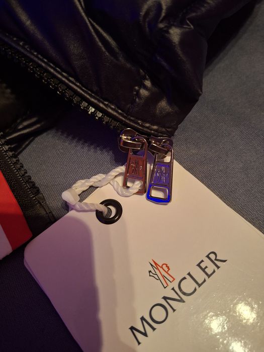 Geaca m.o.n.c.l.e.r foarte premium