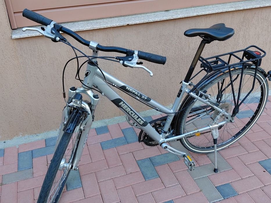 Vând bicicleta Trekking Dama-Barbat.