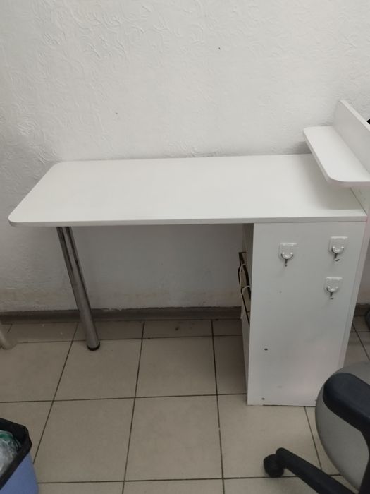 Продам маникюрный столик