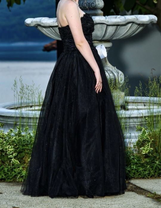 Черна бална рокля