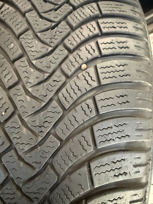 225/45/18 Falken EuroWinter HS01 DOT2417 2бр.