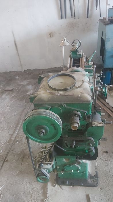 Токарный станок  сотилади