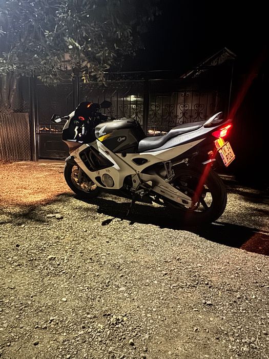 Vând honda CBR600