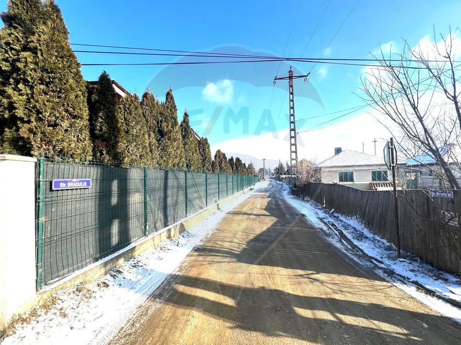 Teren de vânzare strada Bradului zona Lilieci