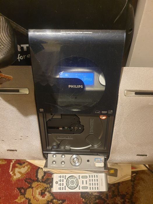 Combină  Philips  cu telecomandă ,.cd.usb,radio