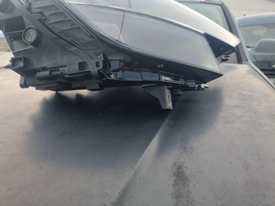 Far dreapta audi Q8 matrix full led cod 4M8941036