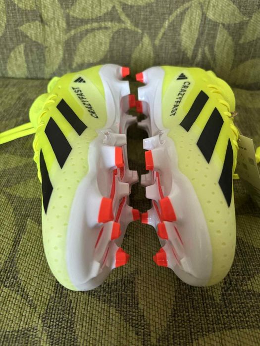 Нови футболни обувки Adidas X Crazyfast League.