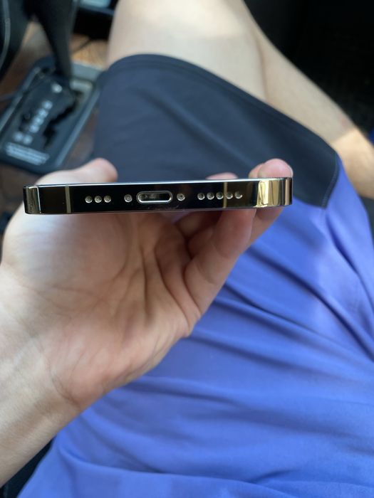 Продам Iphone 12 pro