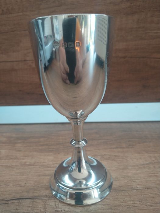Продавам уникален сребърен бокал на Английски сребърник от Честър