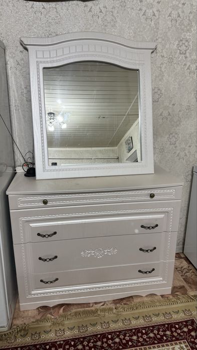 Камод с зеркалом 15 000