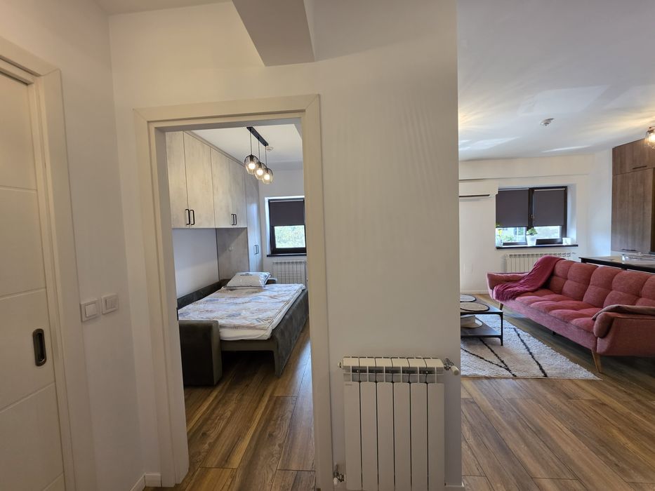 Proprietar, ofer spre inchiriere apartament tip studio in bloc nou cu loc de parcare, str. Gheorghe Avrămescu, etaj 1, decomandat