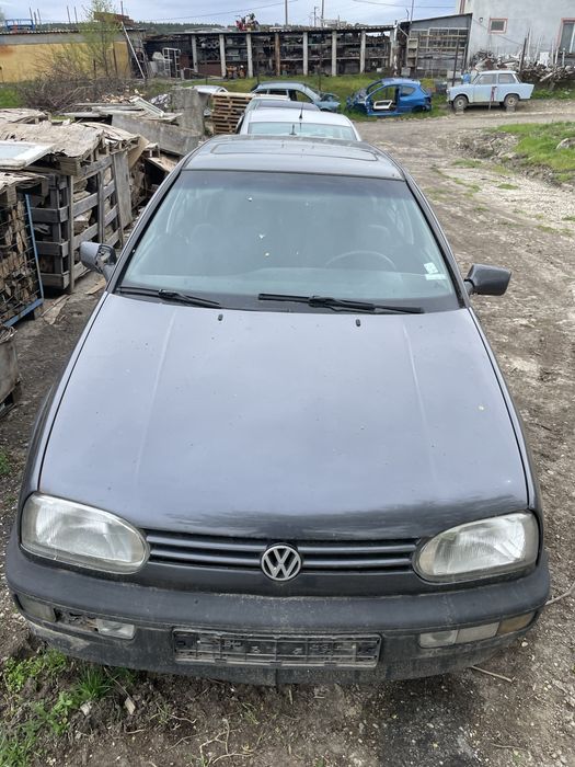 Голф 3/golf 3  1.8 бензин НА ЧАСТИ разполагам и с още части за голф 3