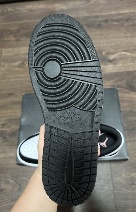 Adidasi Barbati Nike Air Jordan 1 Low Marimea 45 Noi Cu Eticheta