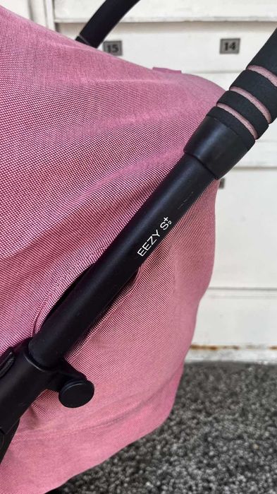 Продавам лятна бебешка количка Cybex розова на цвят