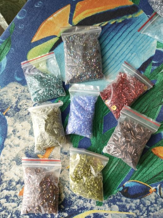 Продам бисер в пакетиках