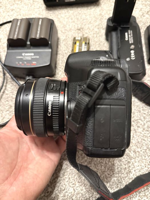 Canon EOS 5D Classic (2 body-uri) + Grip BG-E4 / 2 incarcatoare