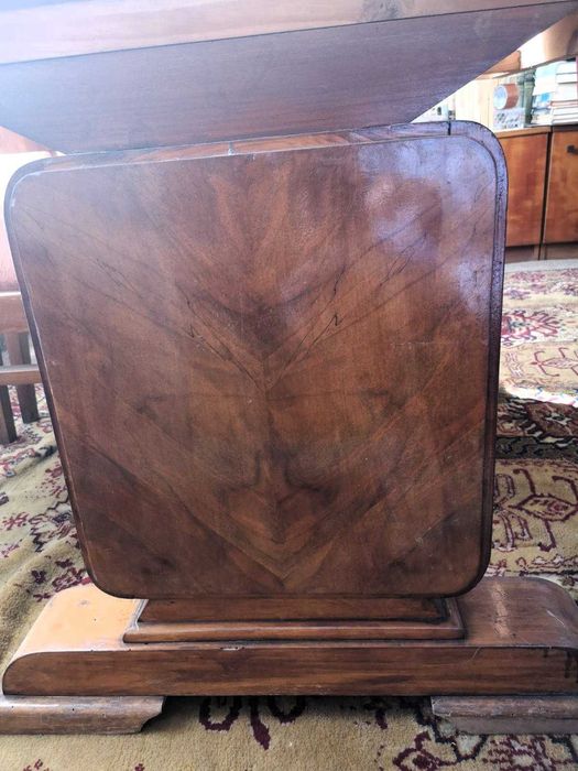 Масивна баварска маса и шест стола от орех