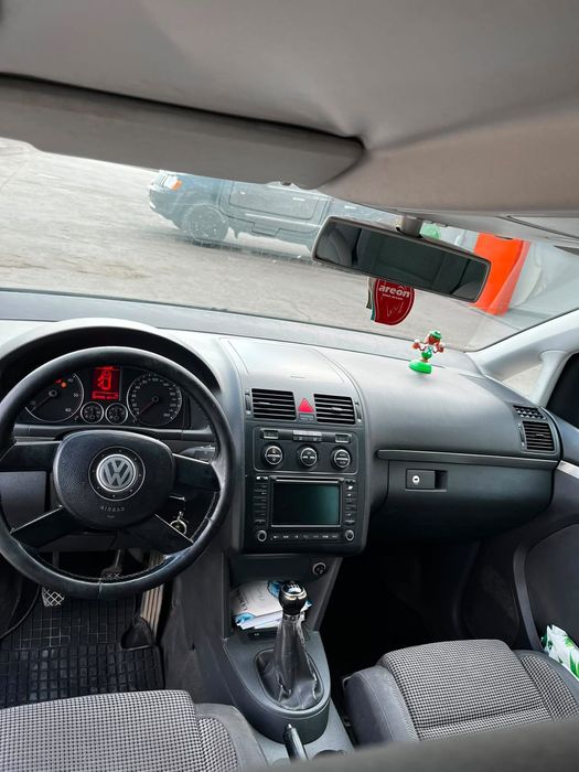 Vând  Volkswagen Touran