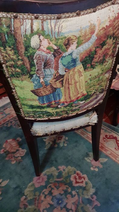 Антикварный стул