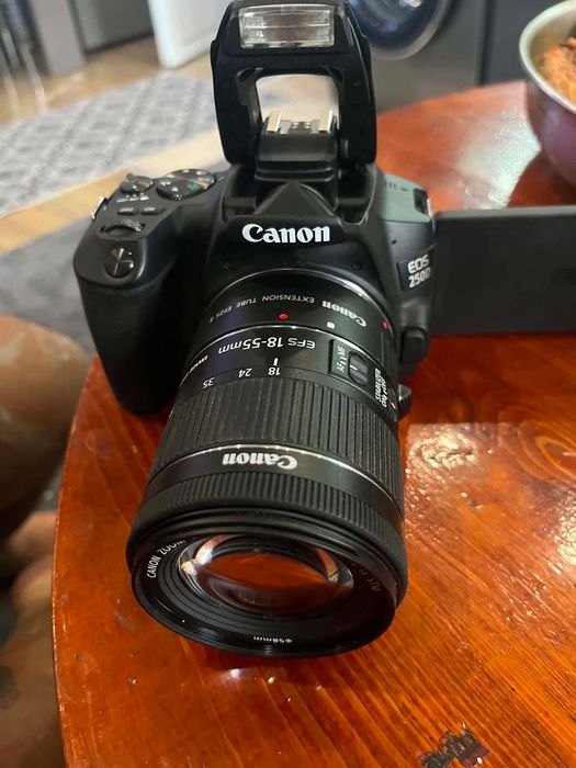 Canon EOS 250D + 2 оригинални обектива 18-55mm + 10-18mm